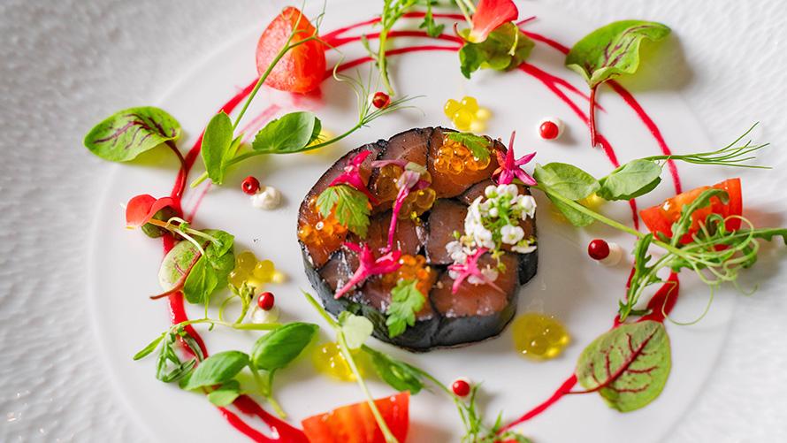 自家製サーモンのマリネ　モザイク仕立て　クリスマスリース飾り