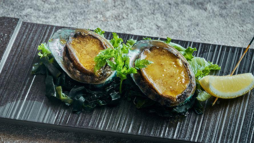 韓国産蝦夷鮑の鉄板焼き