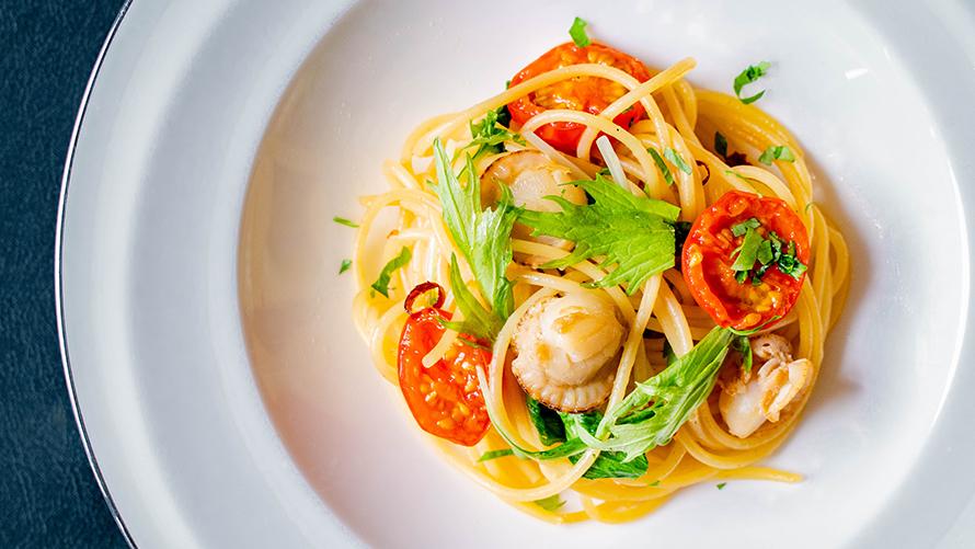 帆立貝、からすみ、水菜、チェリートマトのスパゲッティー