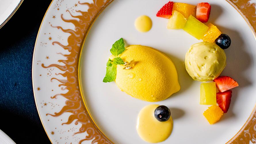 デリツィア　アル　リモーネ　マチェドニアとピスタチオジェラートを添えて