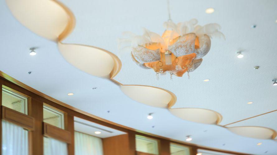 村野藤吾がデザインしたル・トリアノンの照明