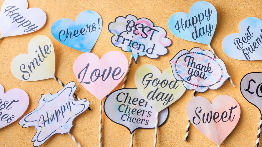 春旅の思い出を楽しく！ポップでキュートなフォトプロップスを無料で貸し出し！