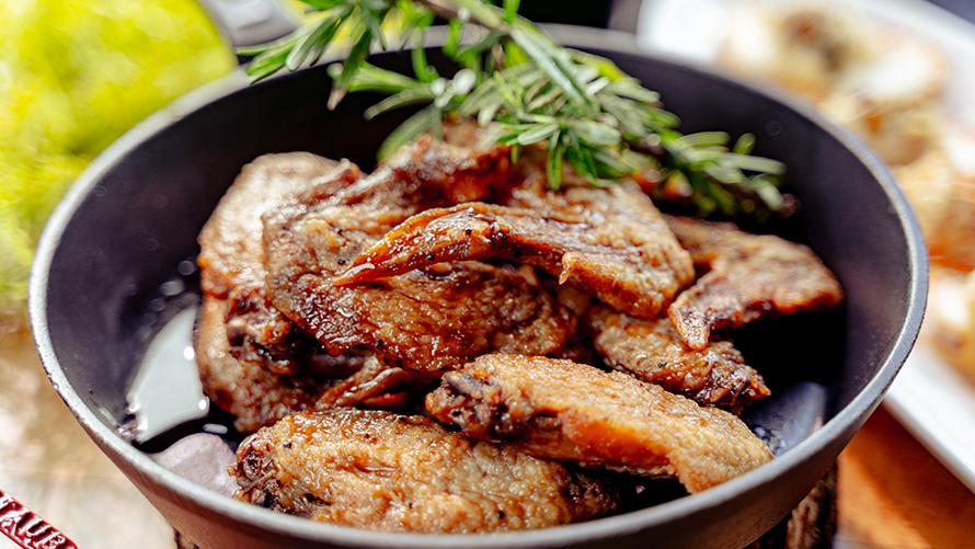 チキンウィングのフリット　ハニーバルサミコソース