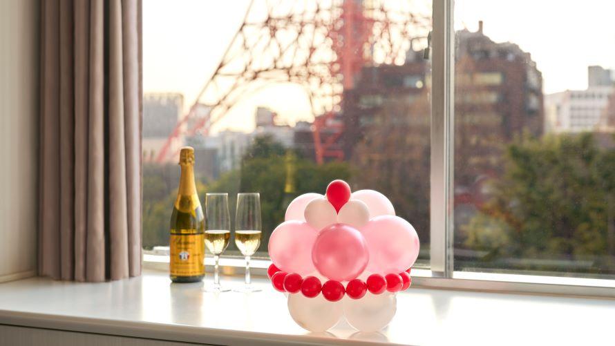 ノンアルコールスパークリングワインとデコレーションバルーン