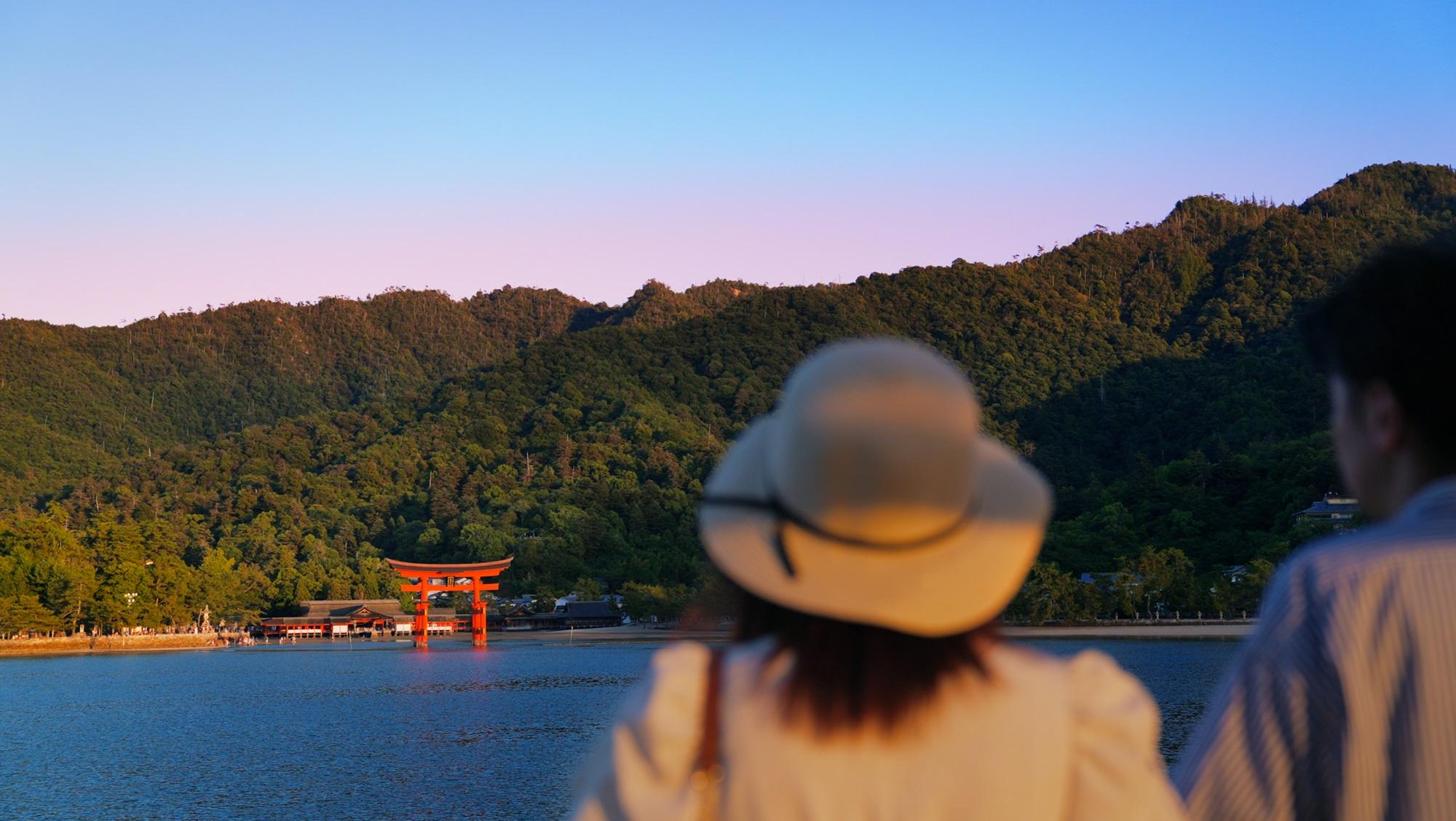 船上から見る宮島の大鳥居