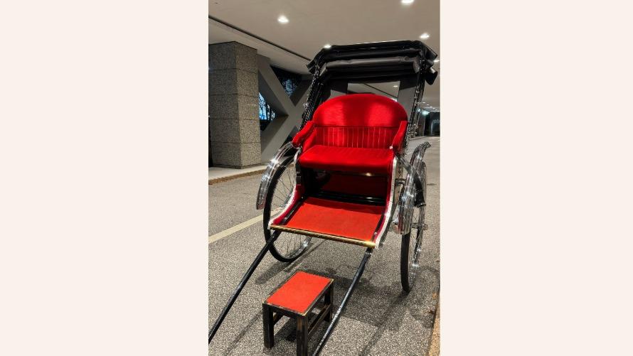 人力車、ホテル玄関から