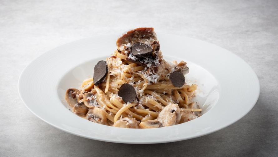 サルシッチャとトリュフとポルチーニのパスタ