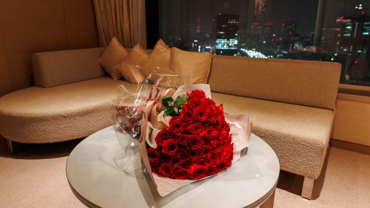 赤いバラ50本の花束