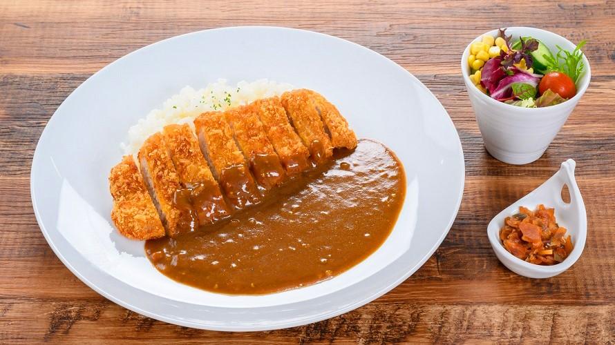富良野産いちばんぼし豚 ロースカツカレー (サラダ・薬味付き)