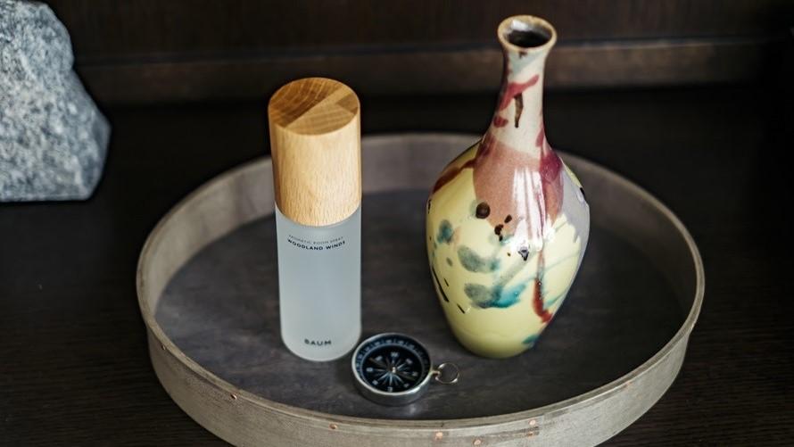 お部屋に、BAUMのアロマティック ルームスプレーをご用意しております。樹木の香りのルームスプレーで、森林浴をするように心地よい空間へ。