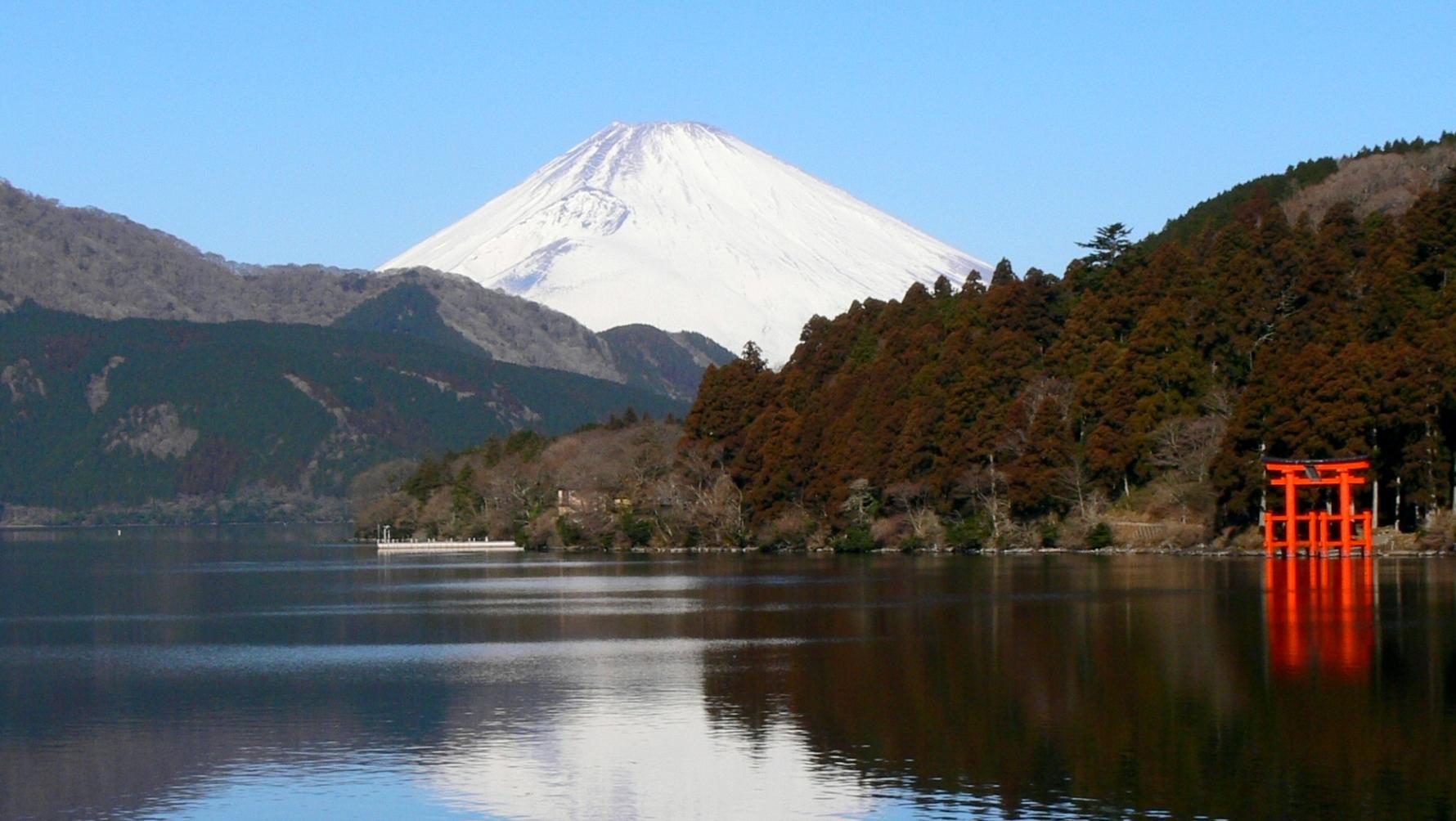 箱根　芦ノ湖と富士山イメージ