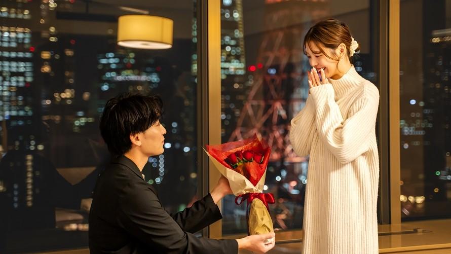 クリスマス、大切な方に12本のバラとともにプロポーズを。