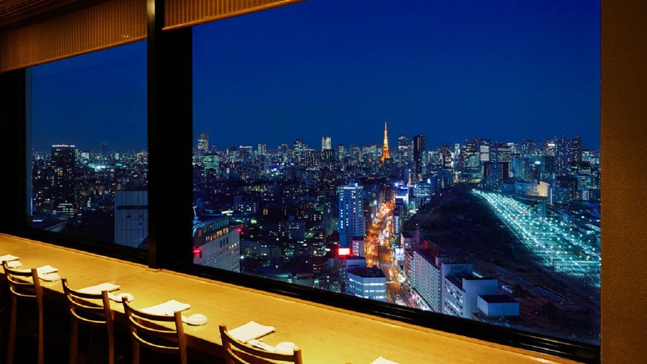 おひとりさまへは東京タワービュー窓側カウンター席へ優先的にご案内いたします