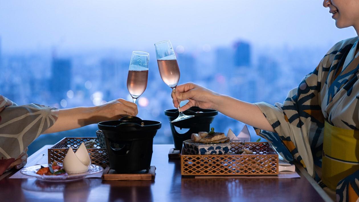 味街道 五十三次で乾杯する二人