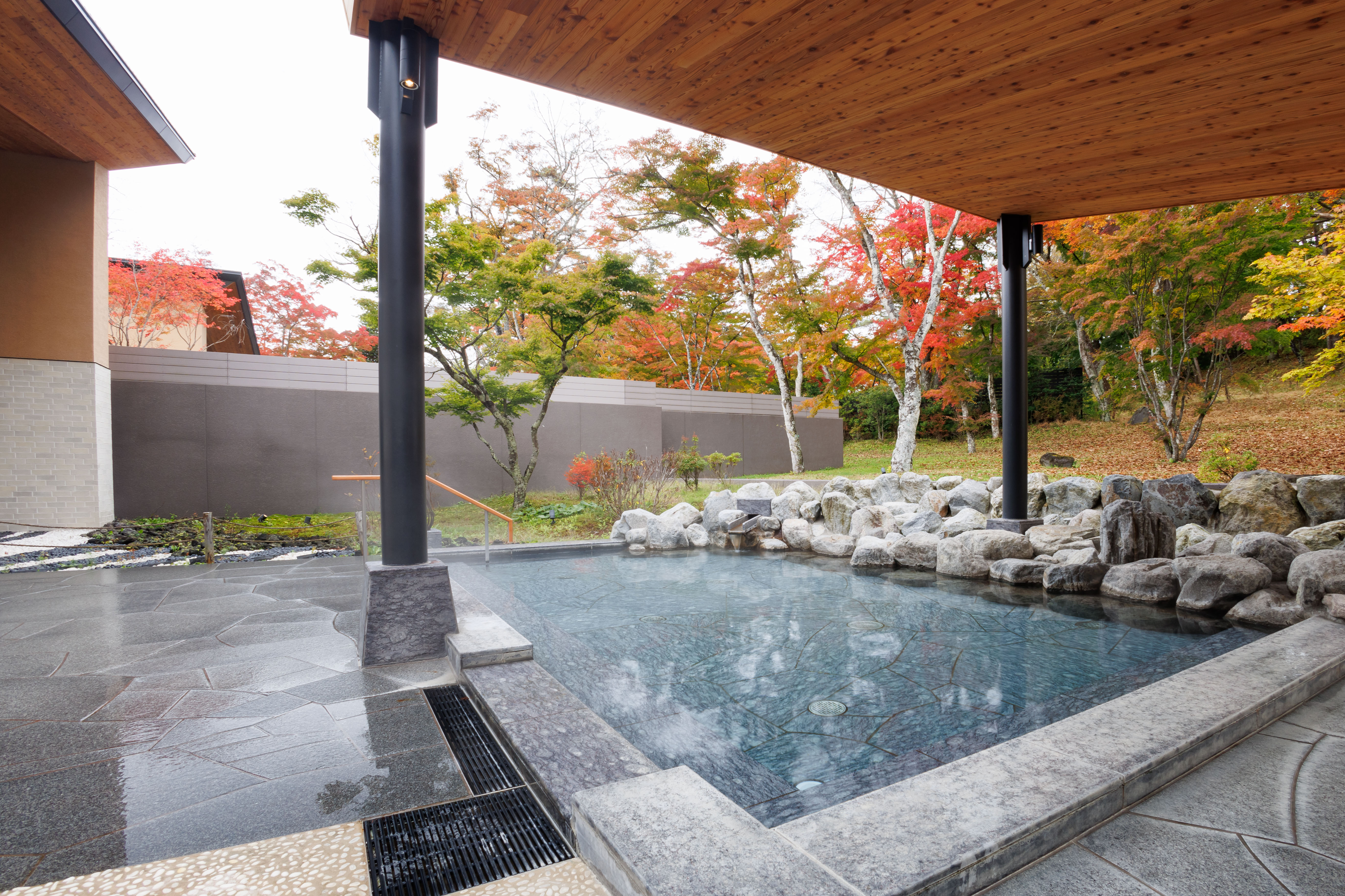 紅葉と温泉