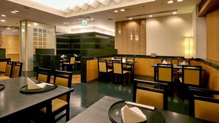 落ち着いた店内