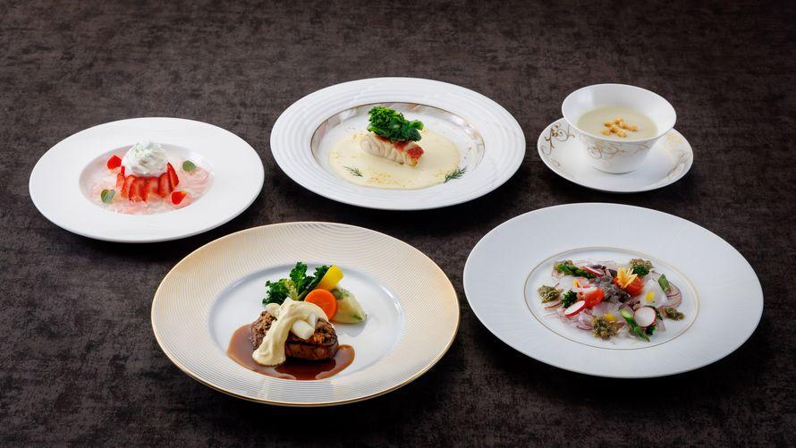 季節のディナー付きプラン♪選べる和洋食コース＆ワンドリンク付き