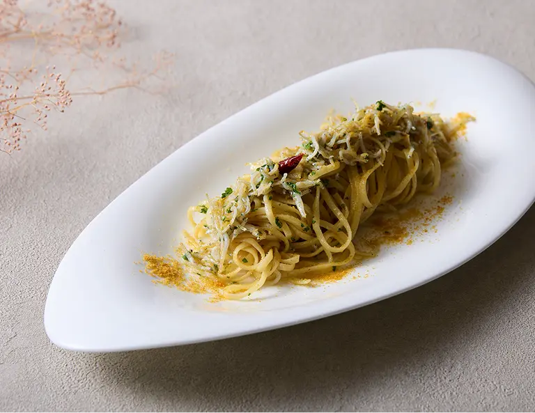 釜揚げしらすとボッタルガのパスタ