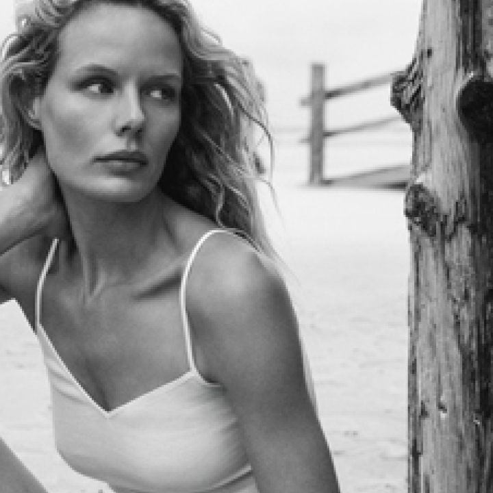 女性が写っている写真