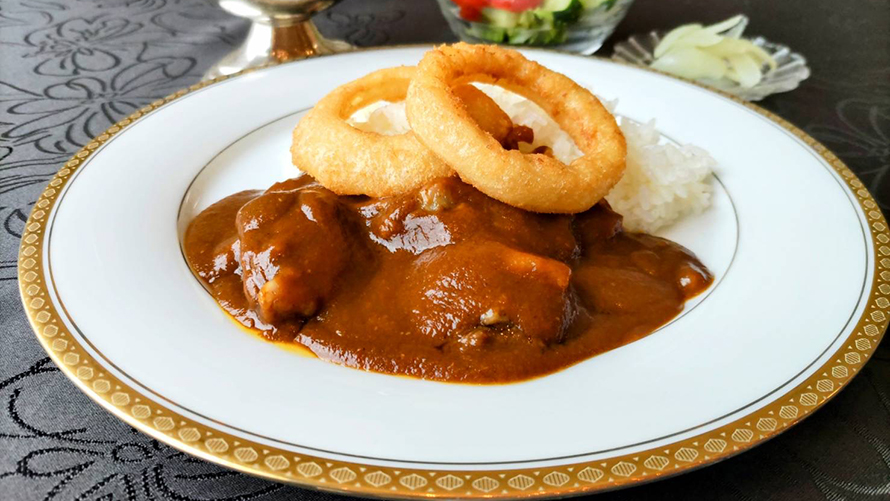 グループ昼食（ホテルシェフカレー）