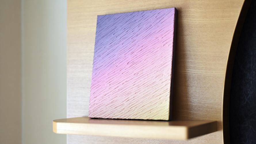 ホテル客室が、まるであなただけの美術館に。