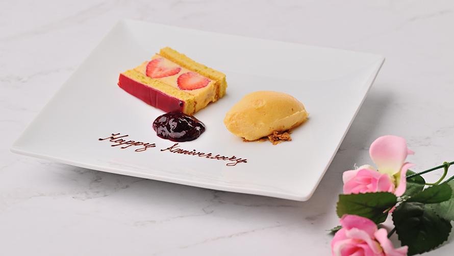 ホテルパティシエ特製のケーキ付きデザート