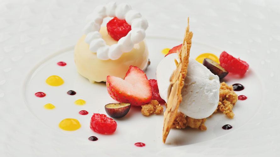 ホテルパティシエ特製のデザート