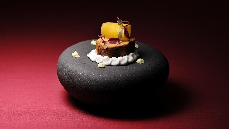 五味五色と言われる日本料理の味と、繊細で美しい彩りで盛りつけた西洋料理とのお皿の上のアートコラボレーション。