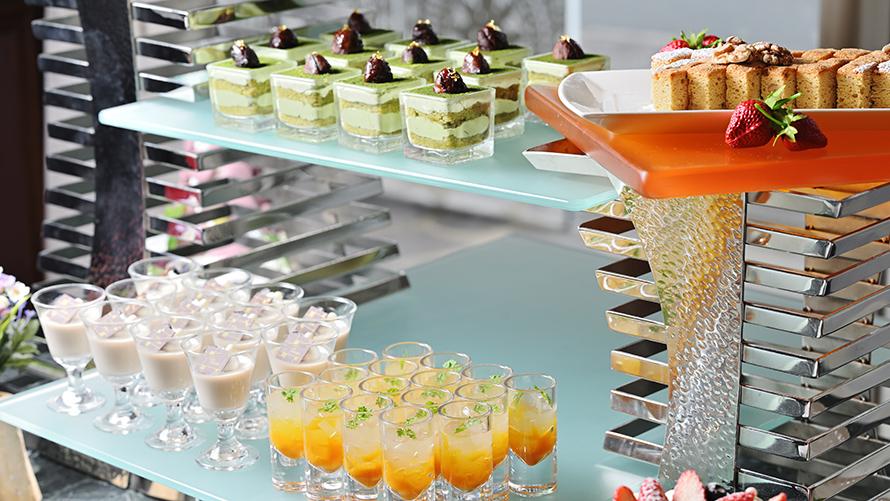 ホテルパティシエによるオリジナルデザートも充実。 旬を映した上品な甘さが、ゆったりとした午後のひとときを演出します。