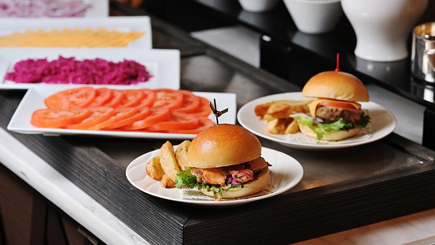 具材を選び、自分好みにカスタマイズ。 おとなもお子さまも楽しめるオリジナルバーガーです。