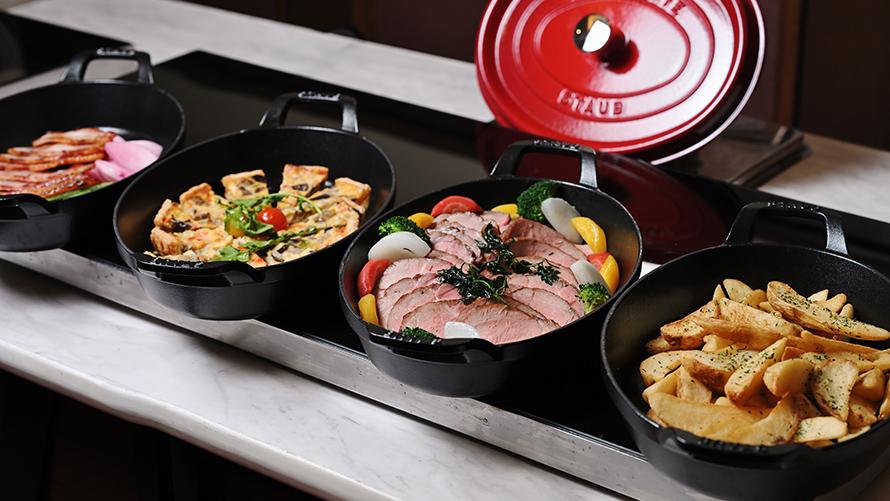 お肉料理や魚料理、香ばしく焼き上げたキッシュ、 素材の旨みを引き出したスープなど、 ホテルならではの味わいを取り揃えました。