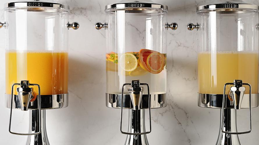 お食事とともに、コーヒー・紅茶などのソフトドリンクもお好きなだけお楽しみいただけます。