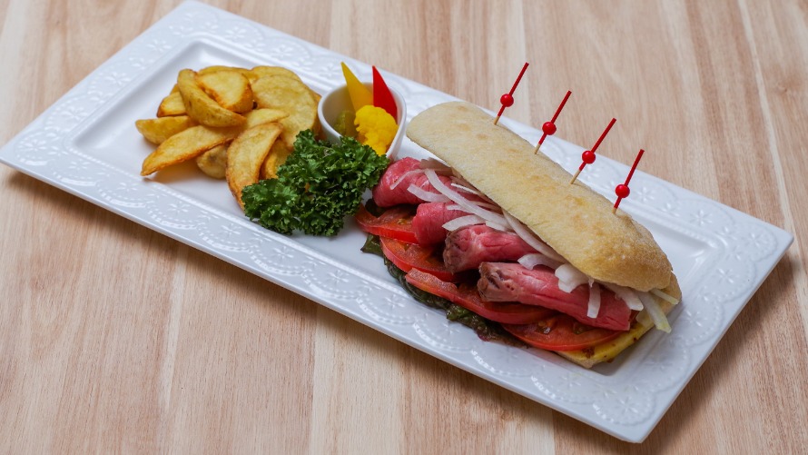 チャバタのローストビーフサンド　画像