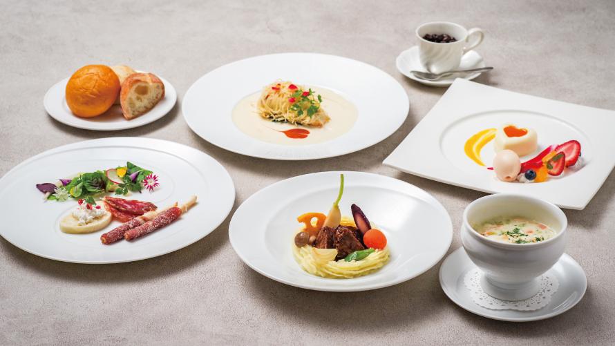 ディナー　メインダイニング