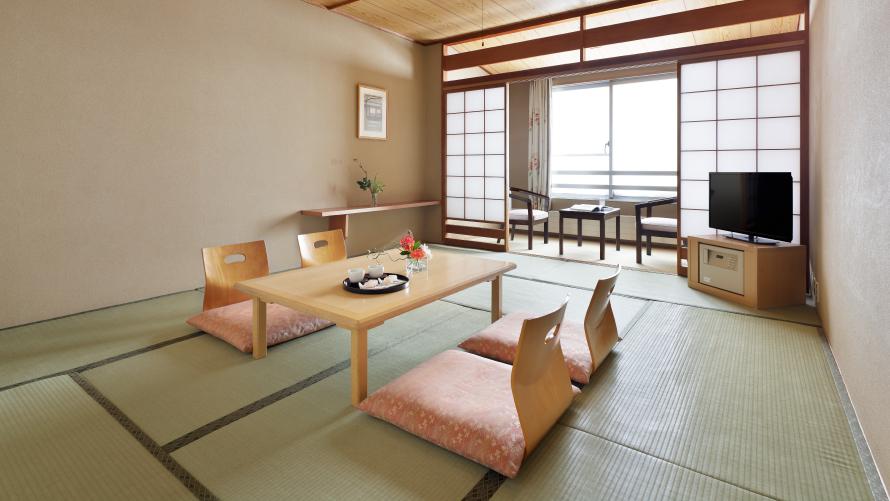 畳のお部屋で足を伸ばしてゆっくりおくつろぎください