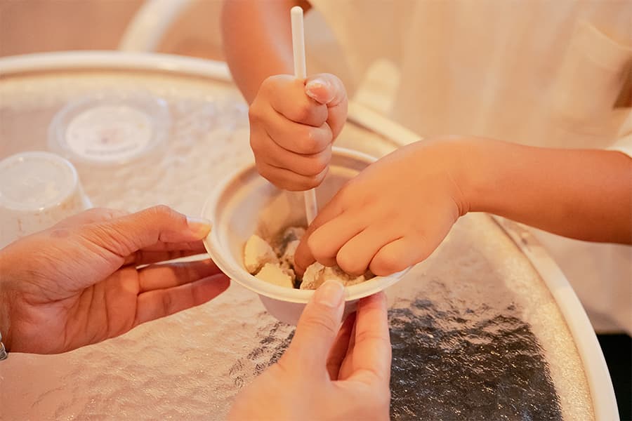 綺麗な石は見つかるかな?「化石発掘ワークショップ」