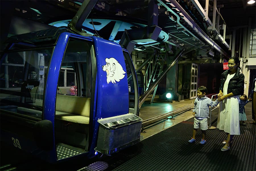 片道約10分、「HOSHIZORAゴンドラ」に乗って標高約1,500mの涼しい山頂へ