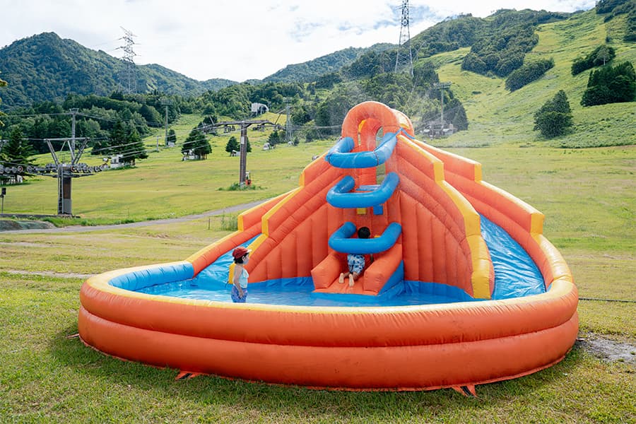 >高原の中で水遊びを楽しめます