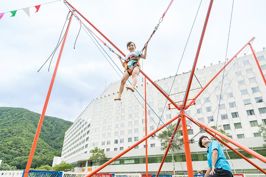 大ジャンプに挑戦！「なえバンジー」