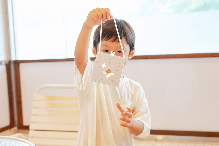 Tシャツづくりやオリジナルランタン作りなど、室内で楽しめるワークショップ