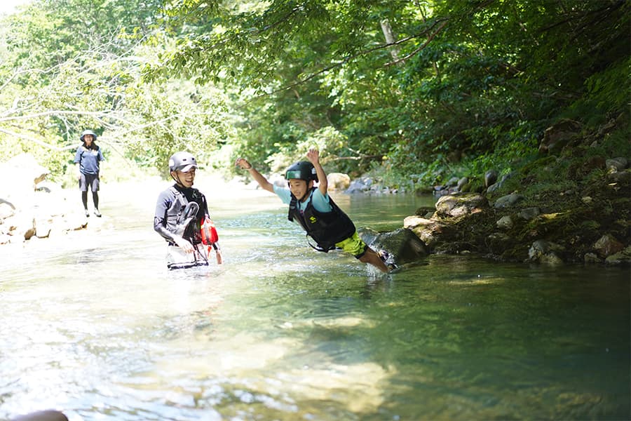苗場でしかできない“自由研究”を、家族旅行で楽しく！