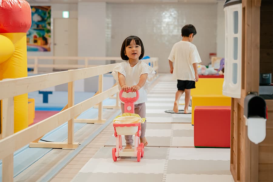 小さな子どもから小学生までに対応したさまざまな室内アクティビティ