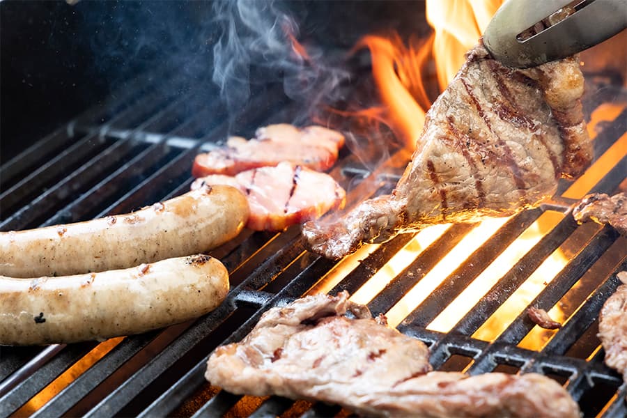 室内カフェからたき火BBQまで！親子で味わうごほうびタイム