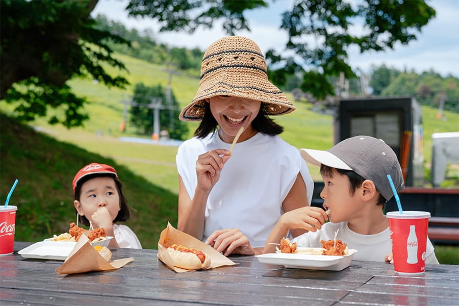 12:30P.M. ピクニック気分でランチ