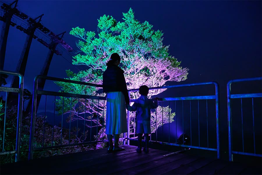 苗場の夜を光で彩るHOSHIZORAテラス