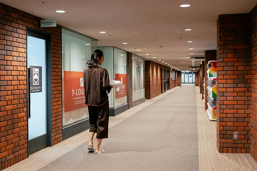 客室にある部屋着で館内を移動
