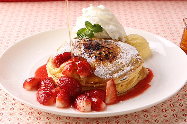 LOBBY LOUNGE Edelweiss やよいひめのイチゴのパンケーキブリュレ