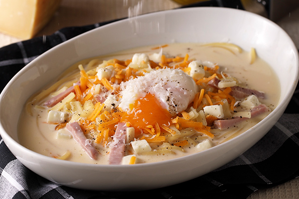 TO THE HERBS Kitchen 7種チーズを贅沢に使用したスープカルボナーラ