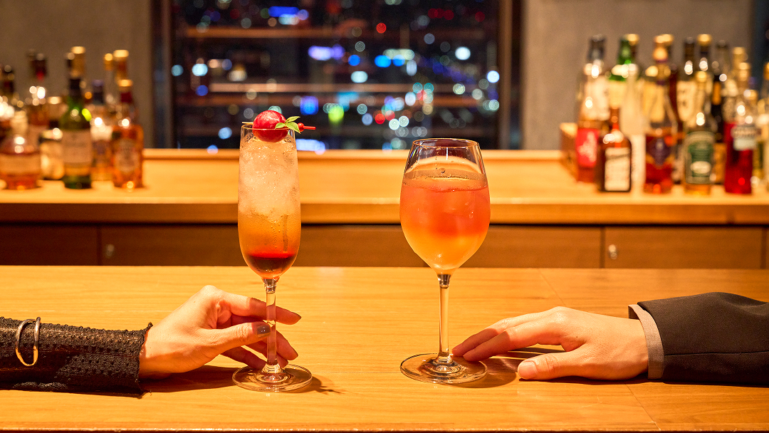 夜景とともに愉しむ秋の夜長 幻想的なカクテルとご褒美夜パフェの誘惑