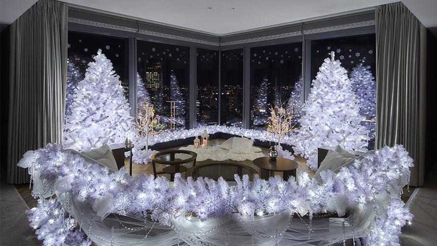 ビル群の灯りとイルミネーションが一体となって煌めく夜景